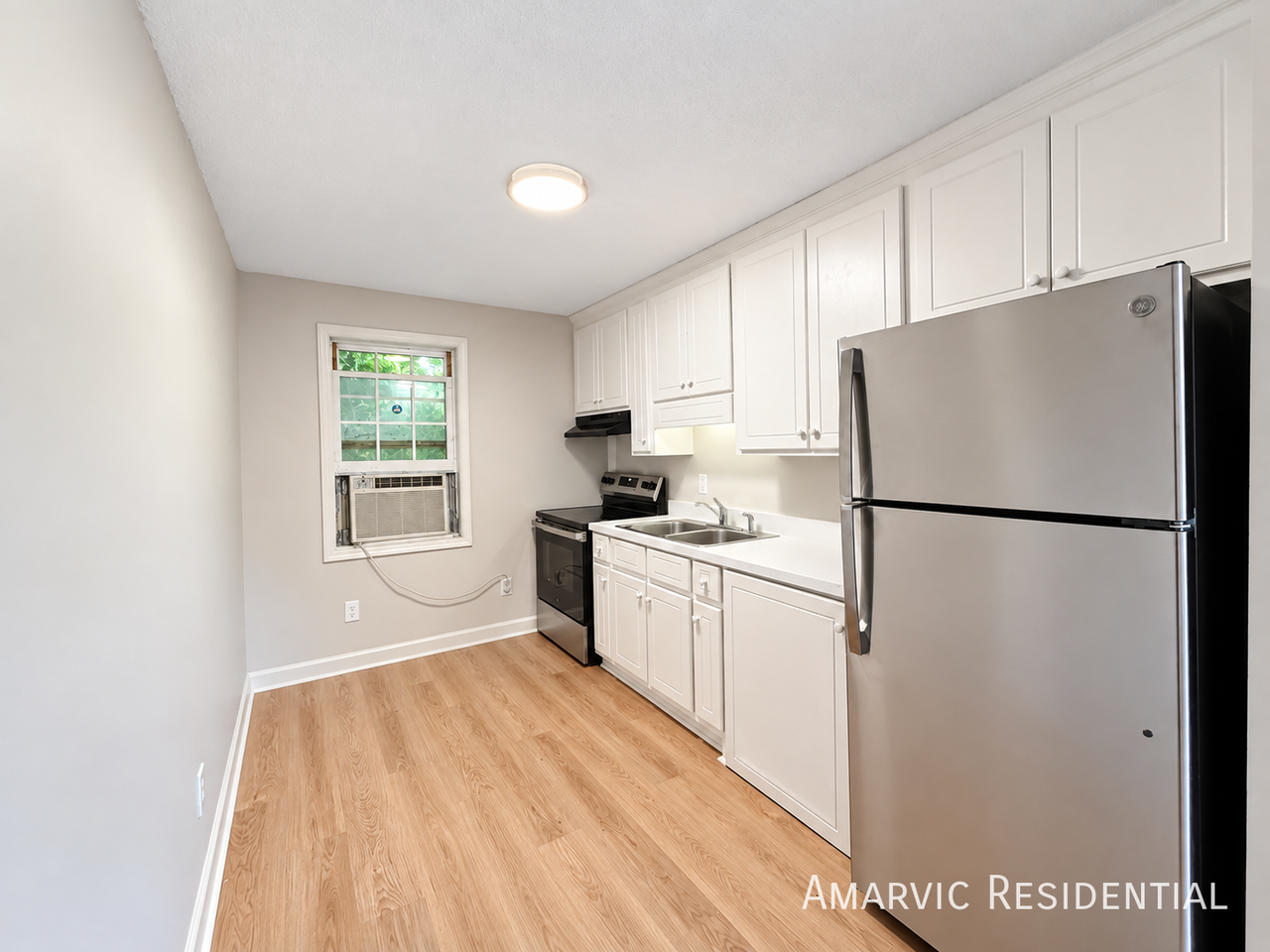 1037 Godwin Ln - Photo 5 of 11