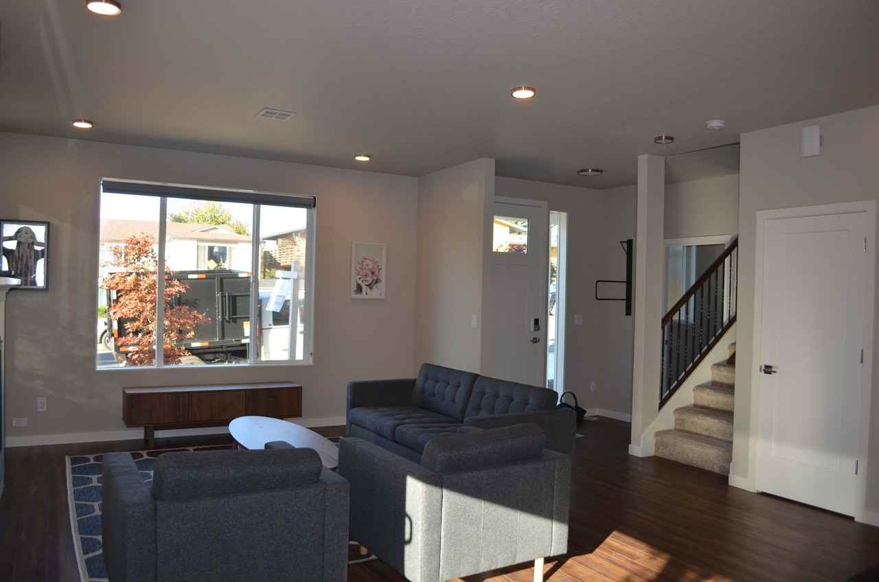 4054 Se Holgate Blvd - Photo 3 of 27