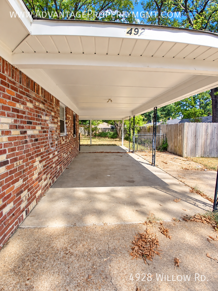4928 Willow Rd - Photo 4 of 15