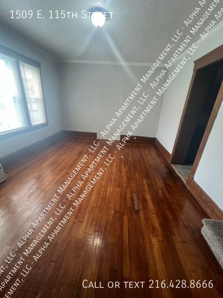 1509 E 115th St - Photo 4 of 22