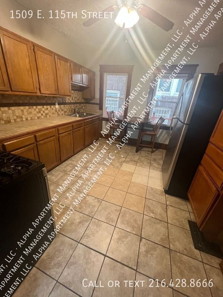1509 E 115th St - Photo 5 of 22