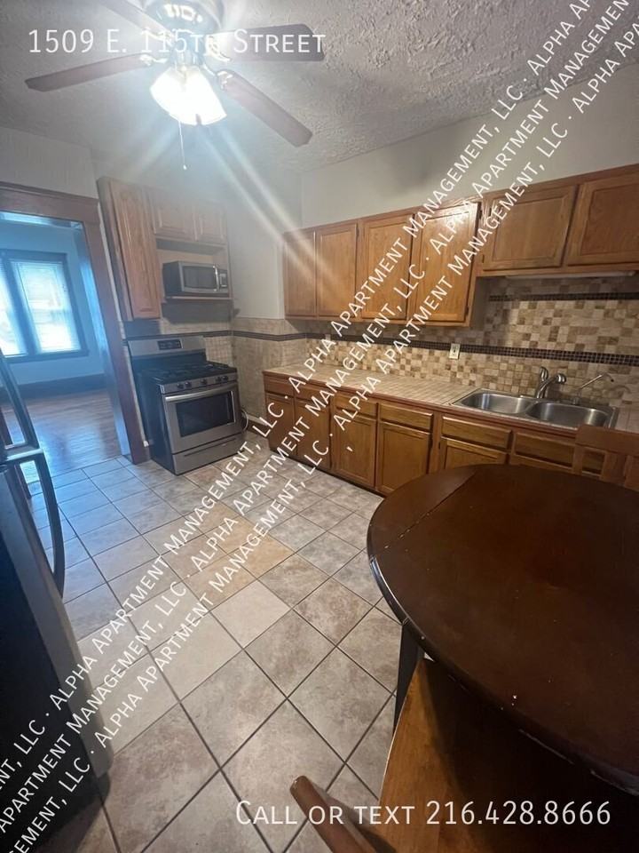 1509 E 115th St - Photo 6 of 22