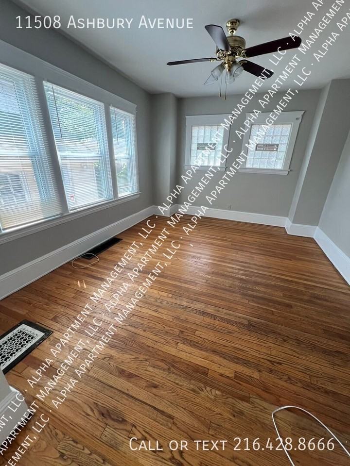 11508 Ashbury Ave - Photo 2 of 14