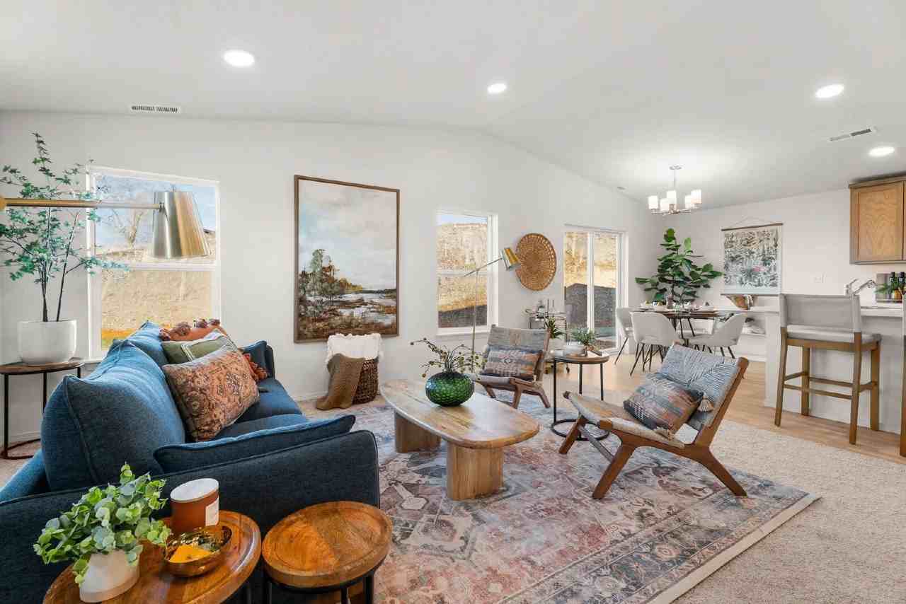 894 Se Starview Ave - Photo 3 of 36
