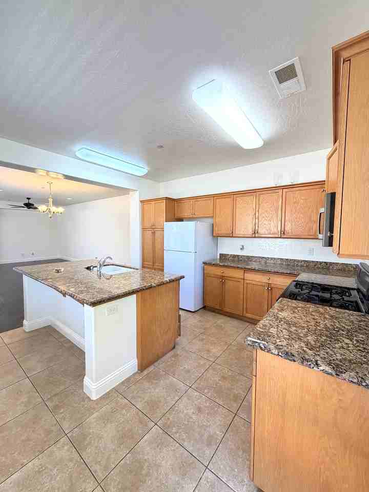 10593 N Sierra Vista Ave #1 - Photo 5 of 10