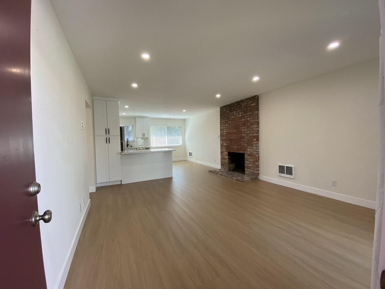 306 Richmond Drive - Photo 4 of 26