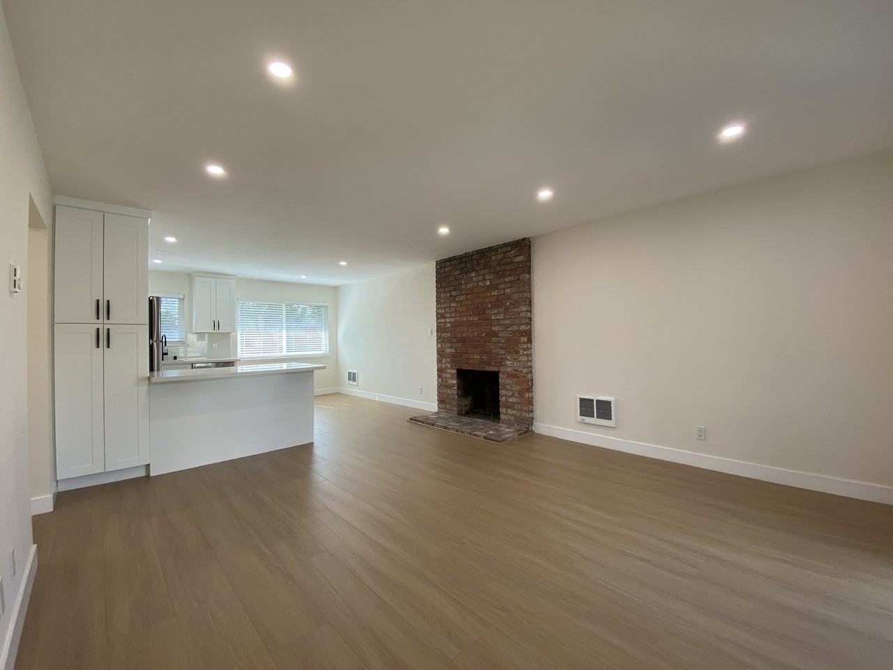 306 Richmond Drive - Photo 5 of 26