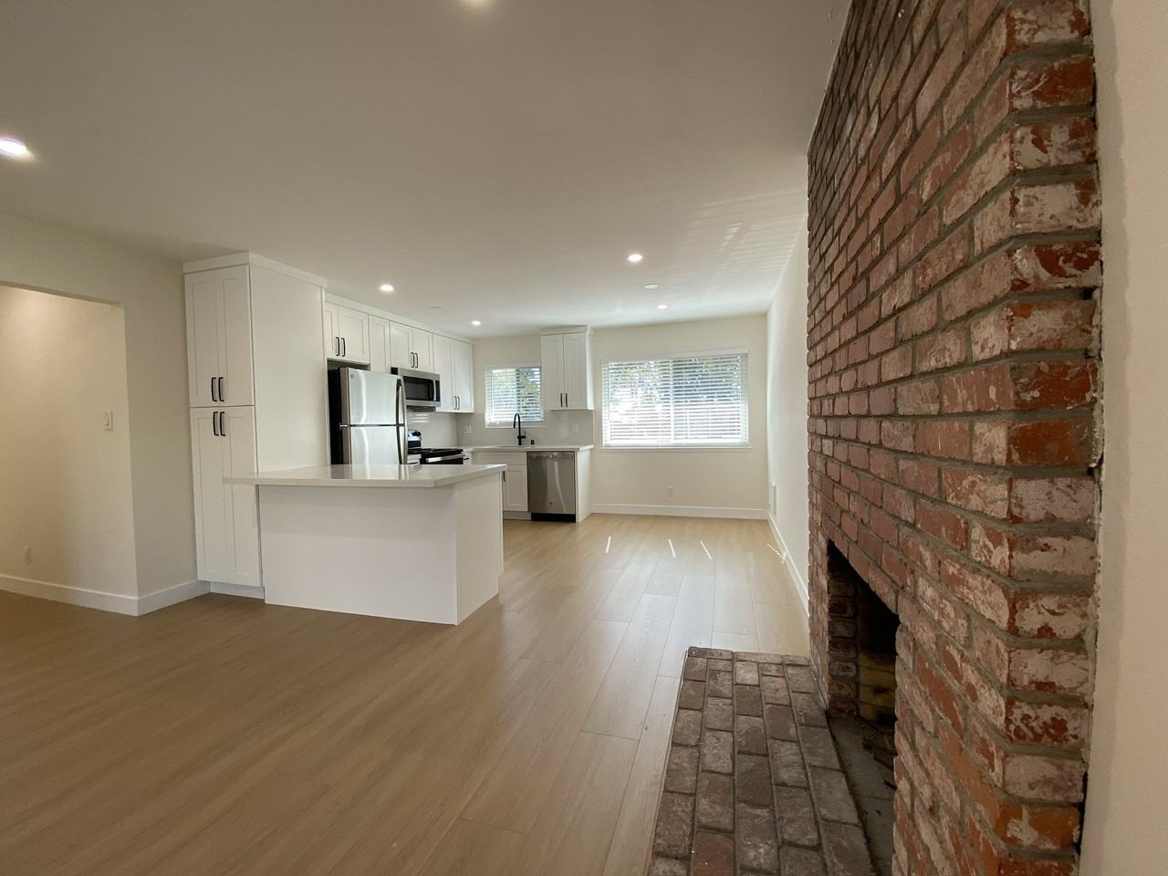 306 Richmond Drive - Photo 6 of 26
