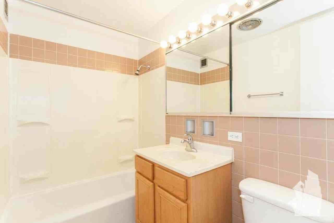 4600 North Clarendon Avenue, Unit 301 - Photo 2 of 17
