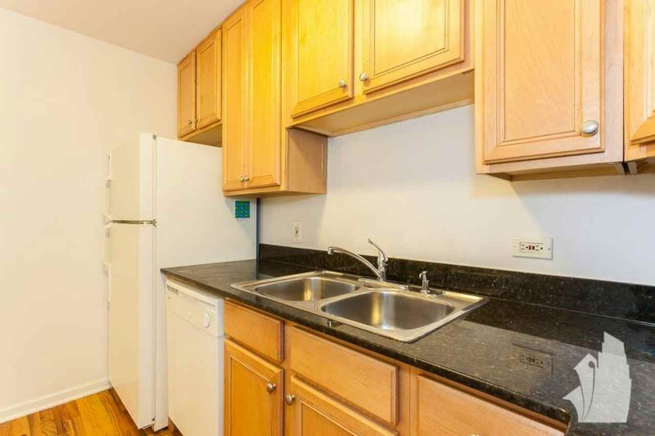 4600 North Clarendon Avenue, Unit 301 - Photo 5 of 17