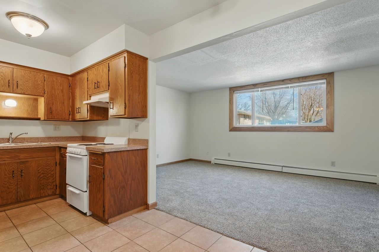 613 Park Avenue - Photo 2 of 18