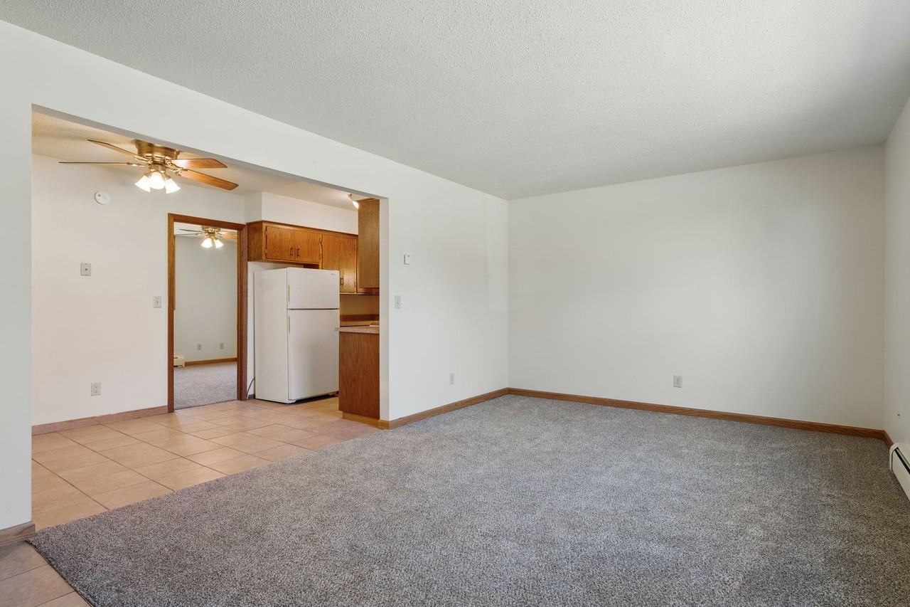 613 Park Avenue - Photo 3 of 18