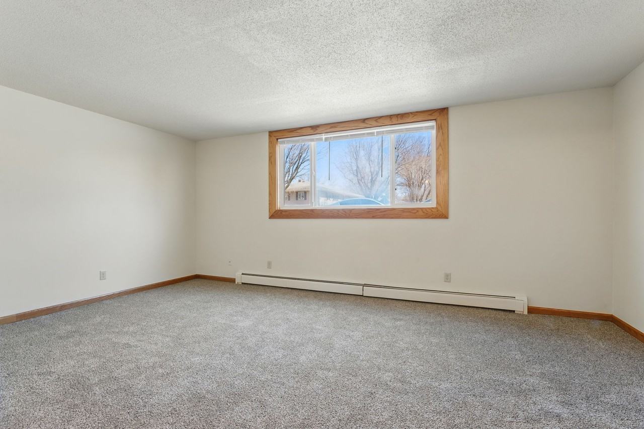 613 Park Avenue - Photo 5 of 18