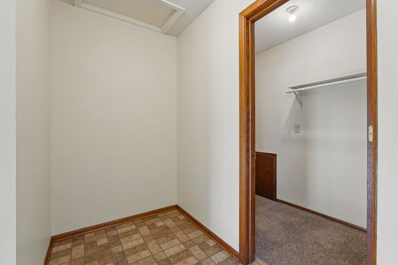 613 Park Avenue - Photo 6 of 18