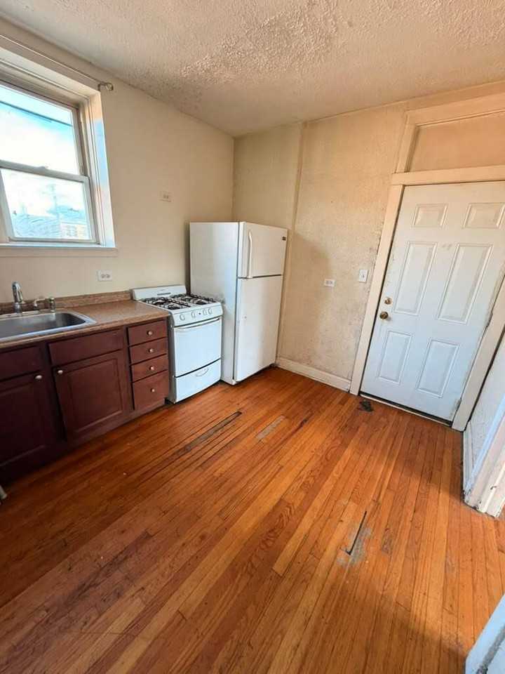 5250 West Crystal Street - Photo 4 of 8