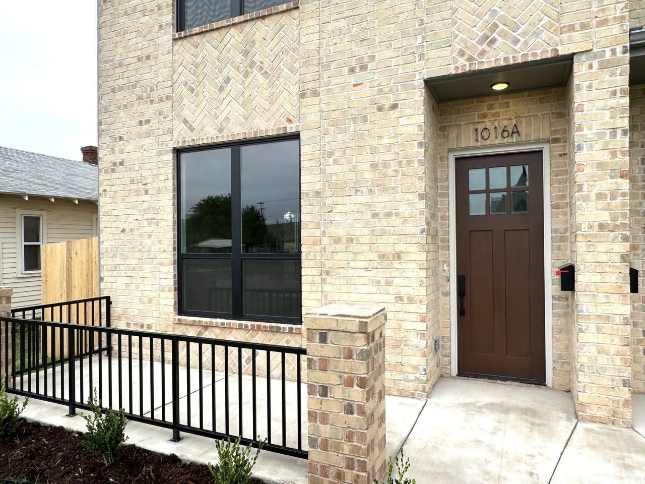 1016 Nw 24th St #A - Photo 4 of 29