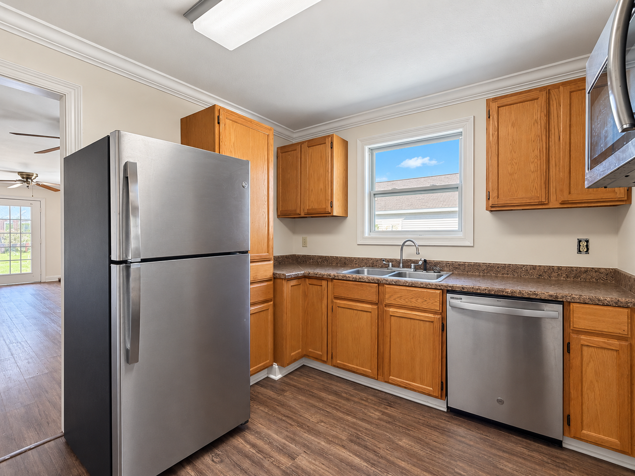 532 Avenue B - Photo 3 of 11