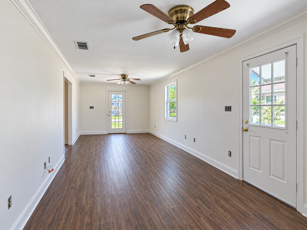 532 Avenue B - Photo 4 of 11