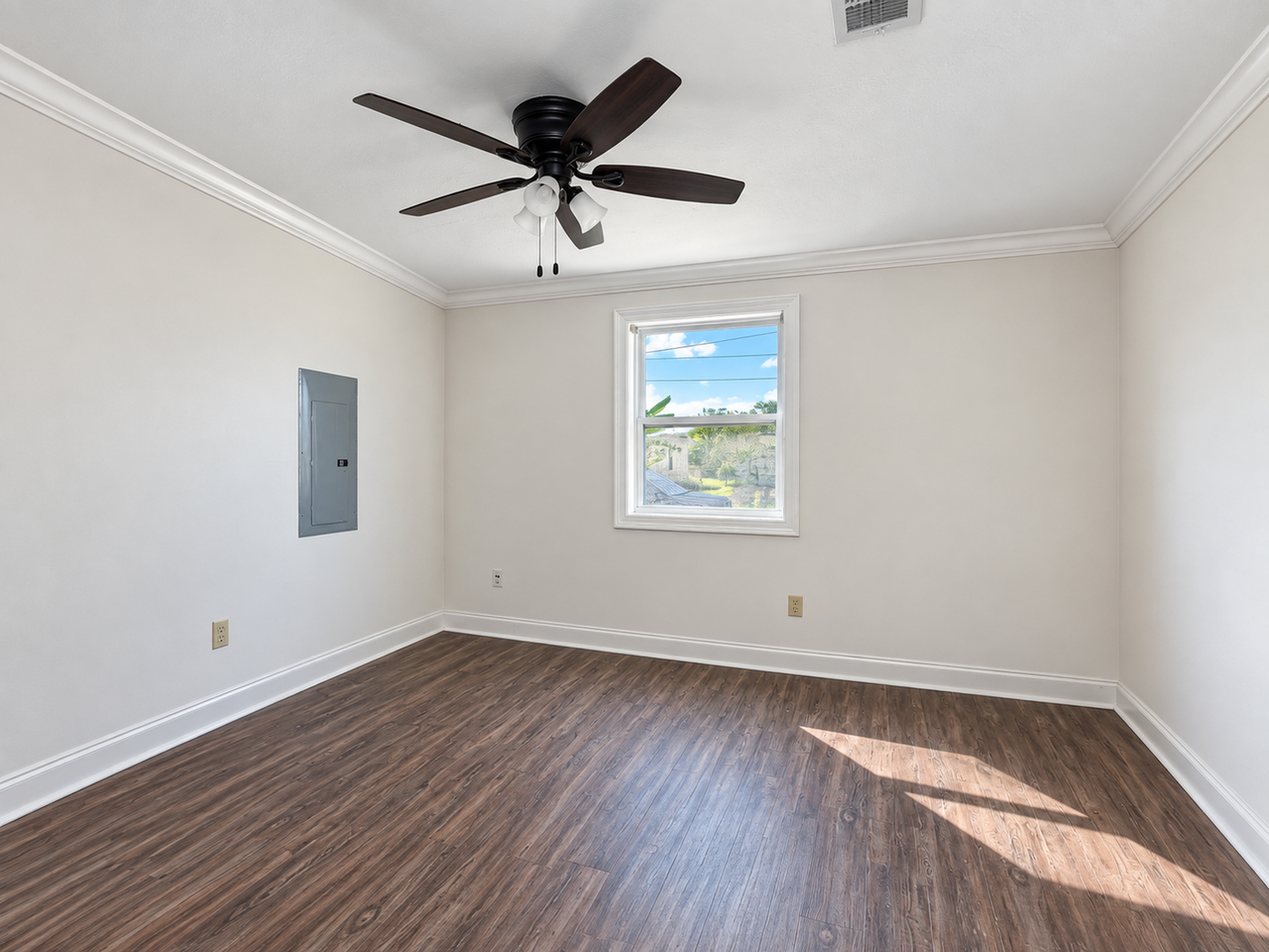 532 Avenue B - Photo 5 of 11
