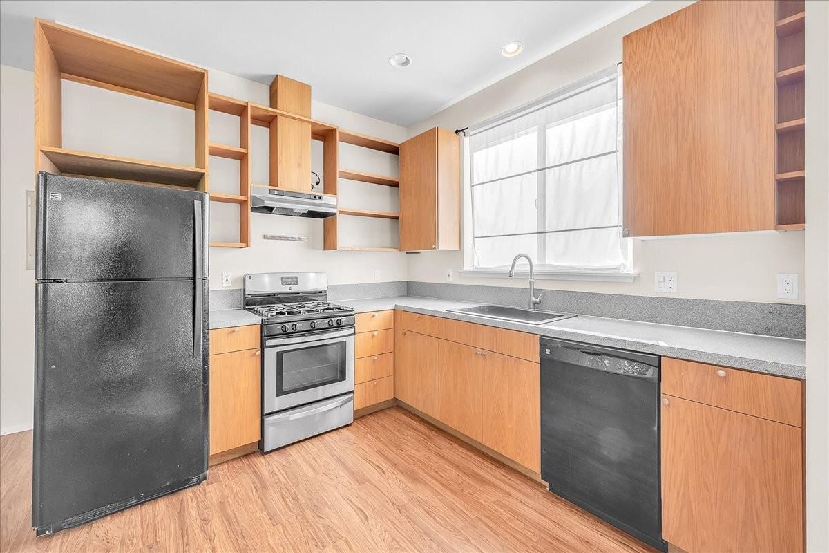 310 SW Maricara Street - Photo 2 of 10