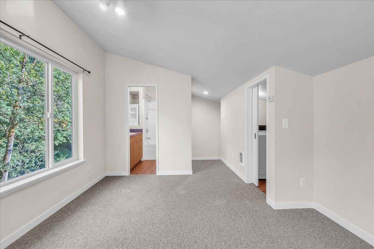 310 SW Maricara Street - Photo 6 of 10
