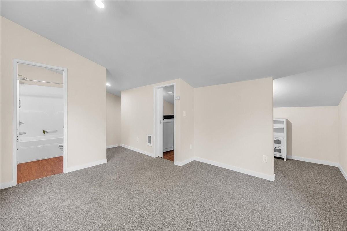 310 SW Maricara Street - Photo 7 of 10