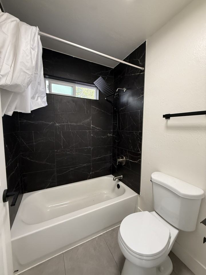 2810 H Street - Photo 7 of 27