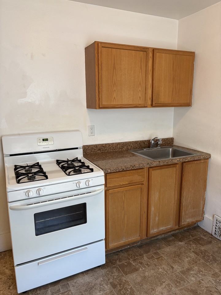 910 Rood Avenue - Photo 3 of 33