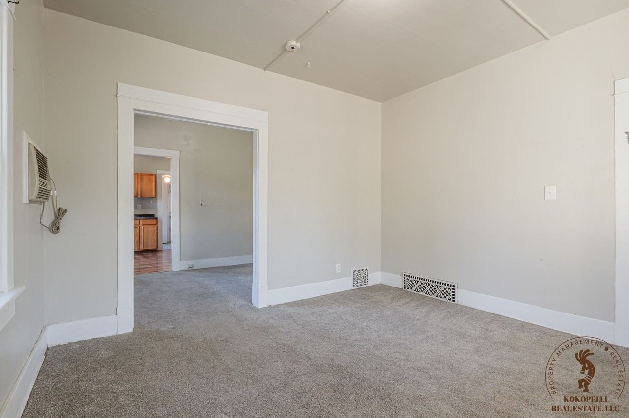 910 Rood Avenue - Photo 3 of 18