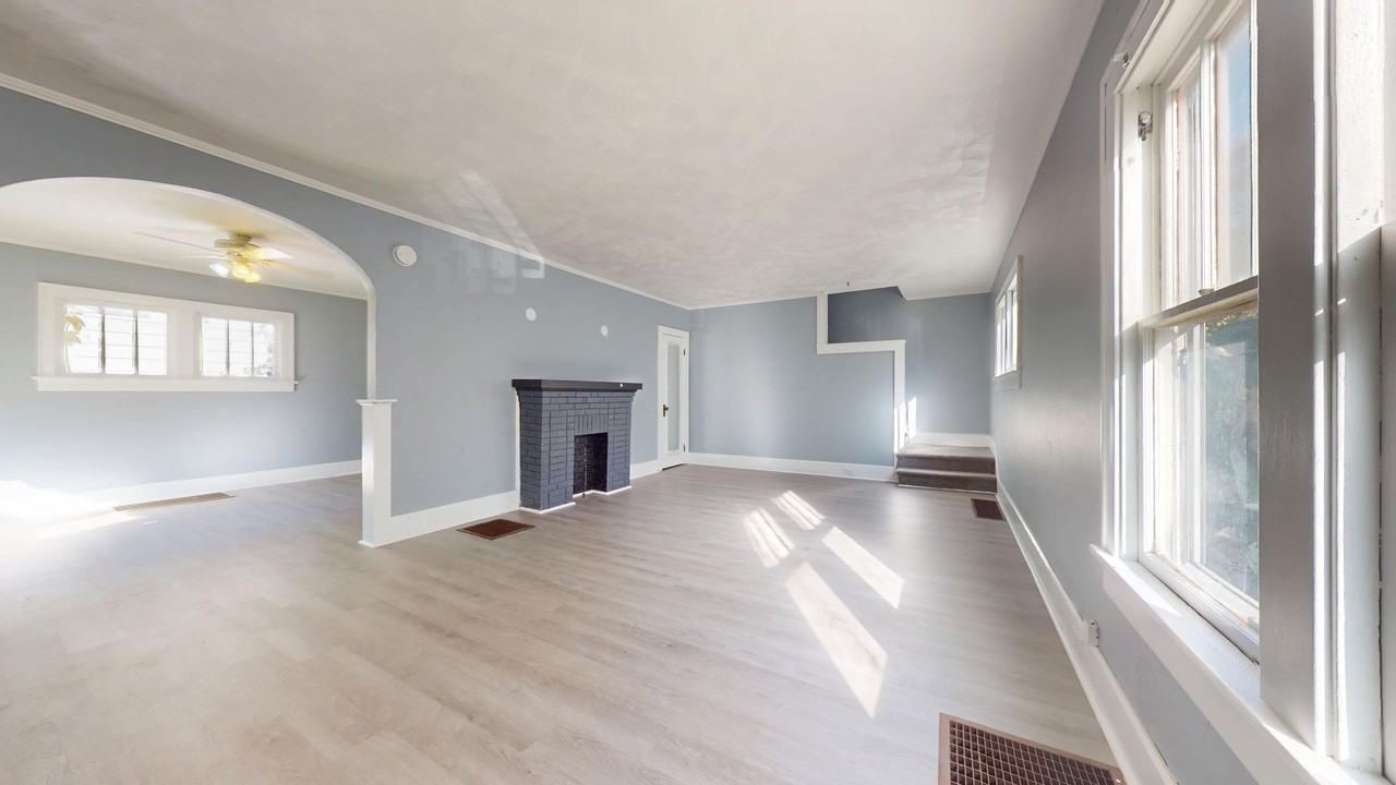 268 Rowland Ave - Photo 2 of 13