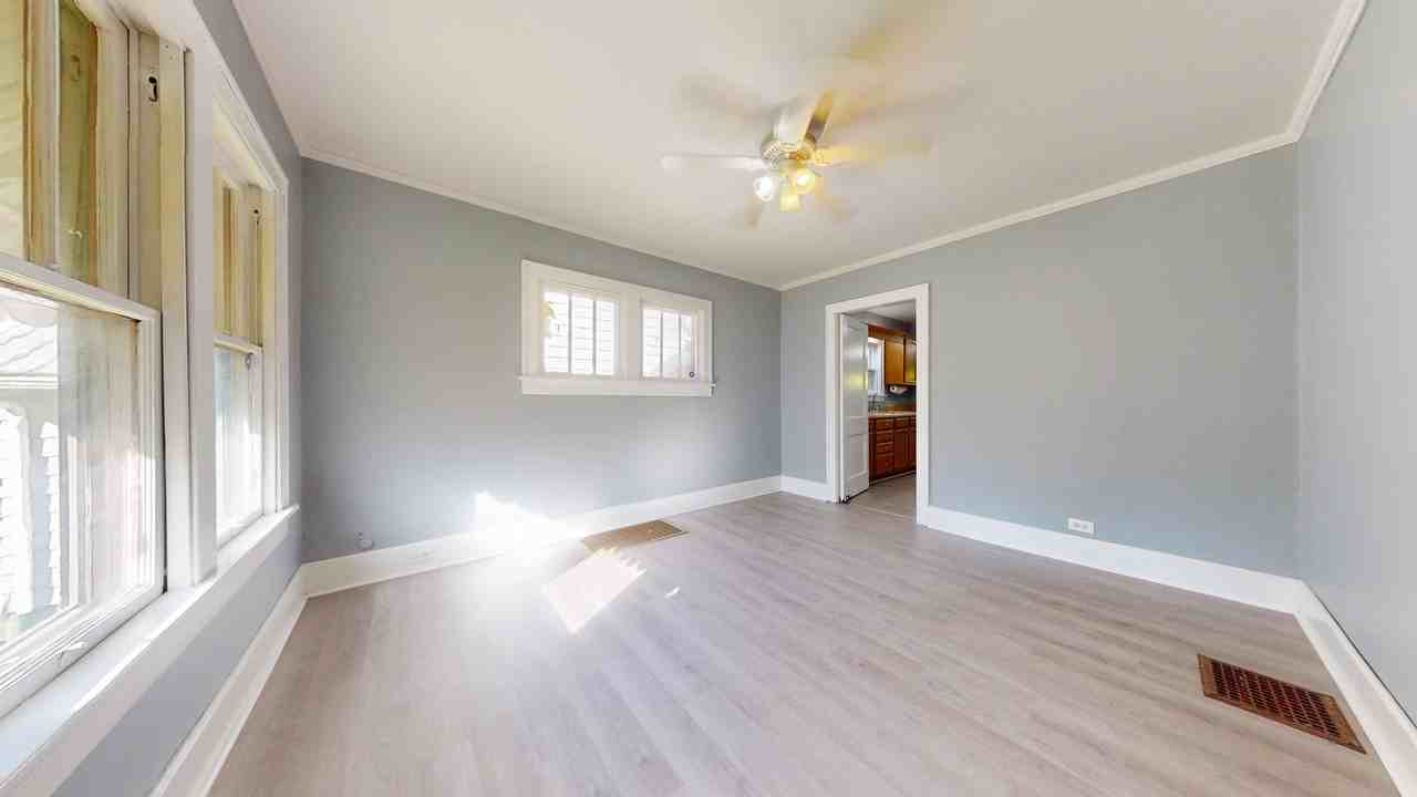 268 Rowland Ave - Photo 3 of 13