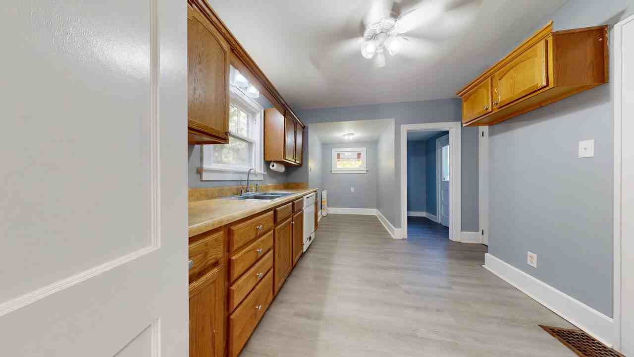 268 Rowland Ave - Photo 4 of 13