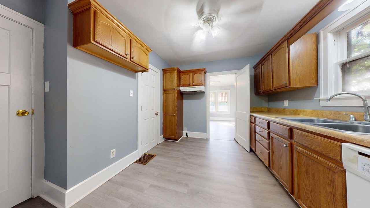 268 Rowland Ave - Photo 6 of 13