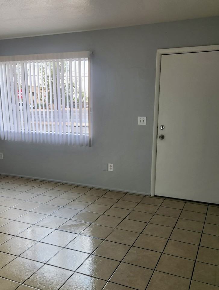 6703 N. 27th Avenue - Photo 3 of 10