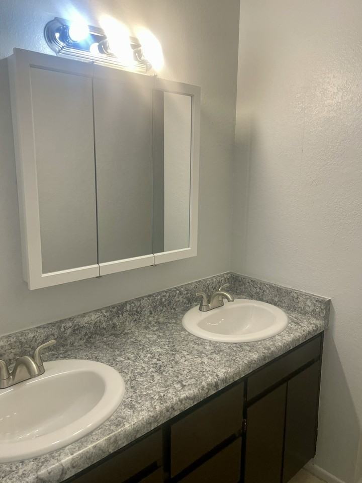 6703 N. 27th Avenue - Photo 6 of 10