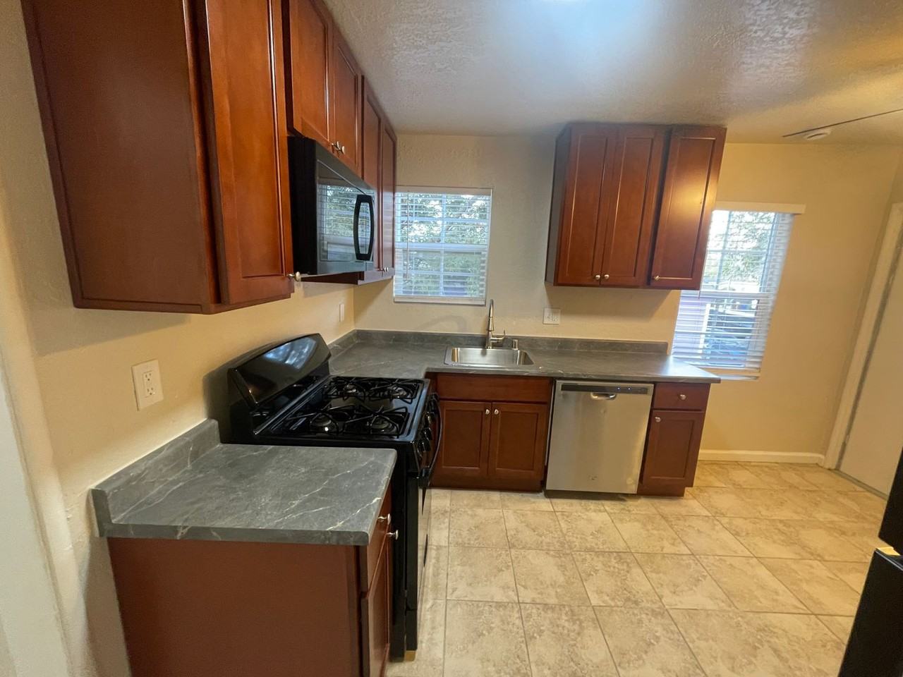 Garden Villas Apartment - Photo 3 of 48