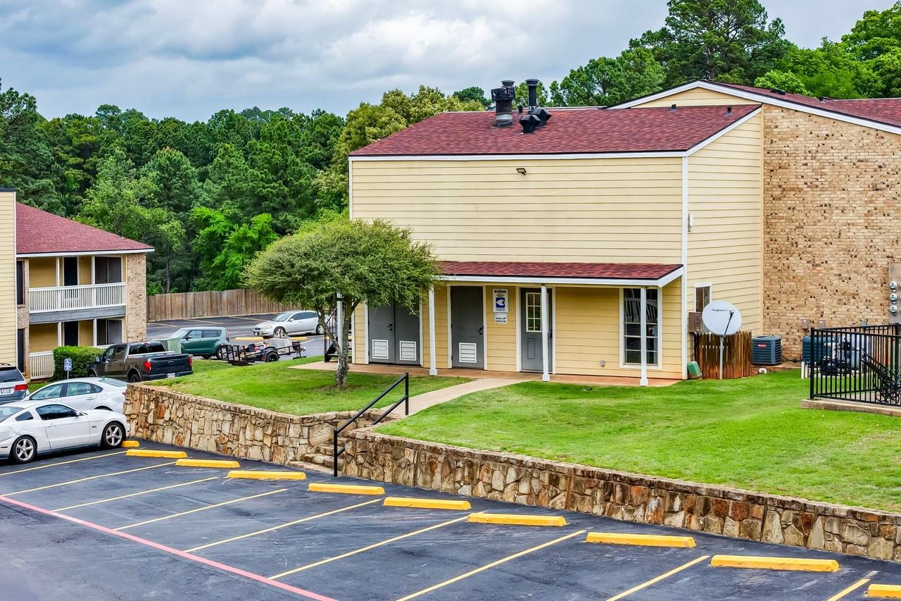 Huntington Hills Apartments - Photo 7 of 24