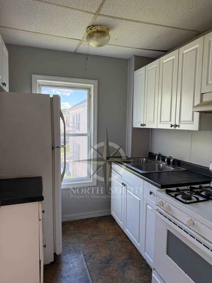 499 Lindsey Street Fall River - Photo 3 of 8