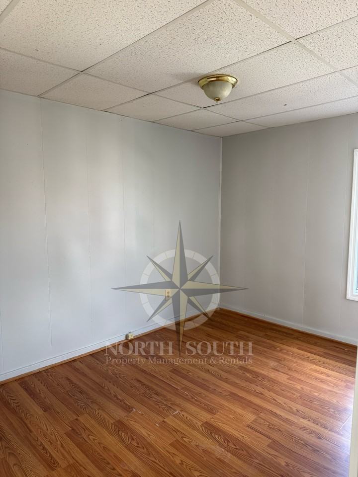 499 Lindsey Street Fall River - Photo 6 of 8