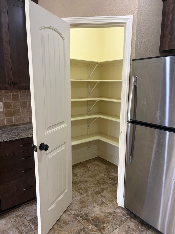 3929 Nw 94th St - Photo 4 of 17