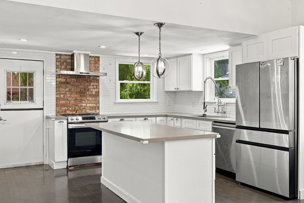 380 W 10th St - Photo 6 of 47