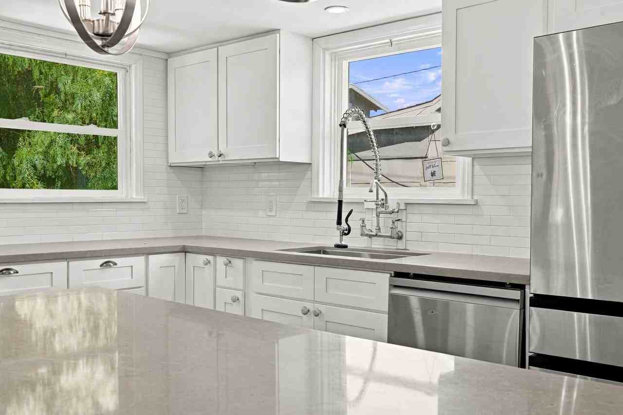 380 W 10th St - Photo 7 of 47