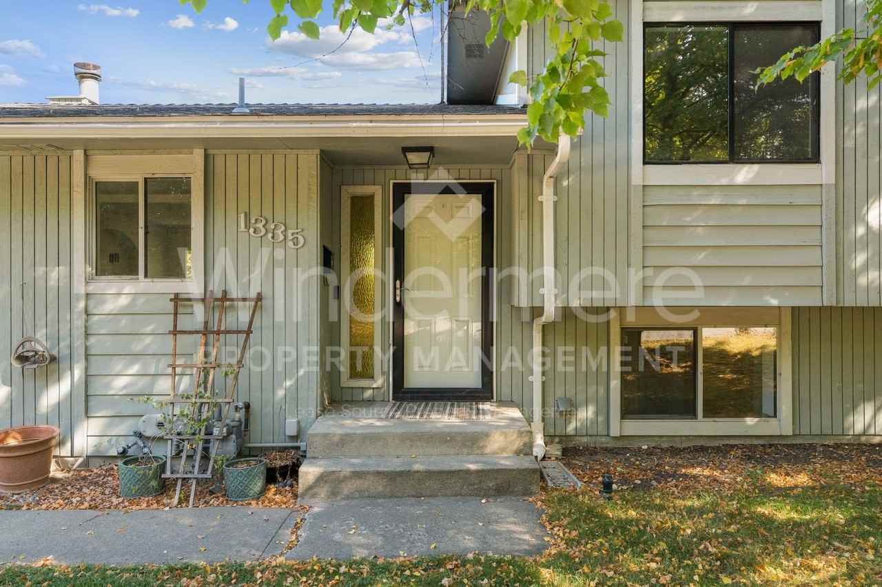 1335 S Ben Burr Blvd - Photo 2 of 44