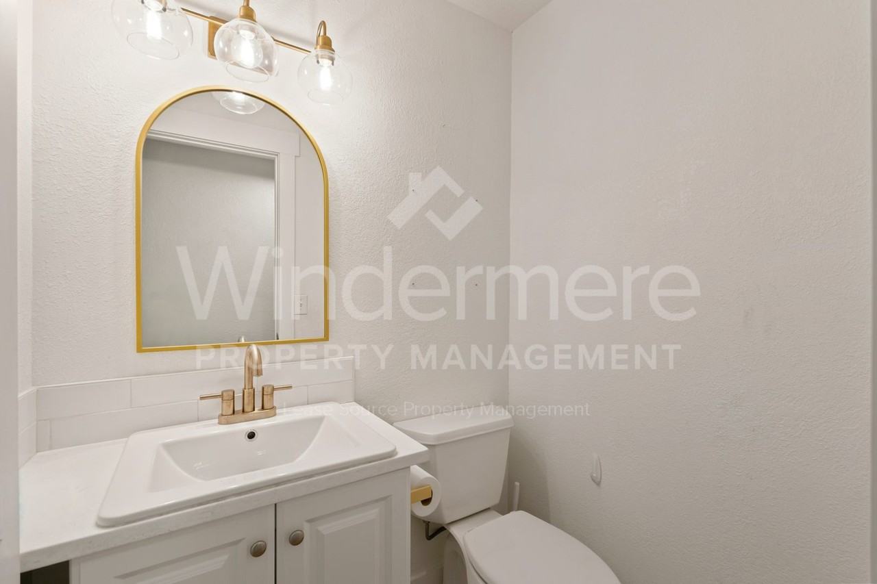 1335 S Ben Burr Blvd - Photo 3 of 44