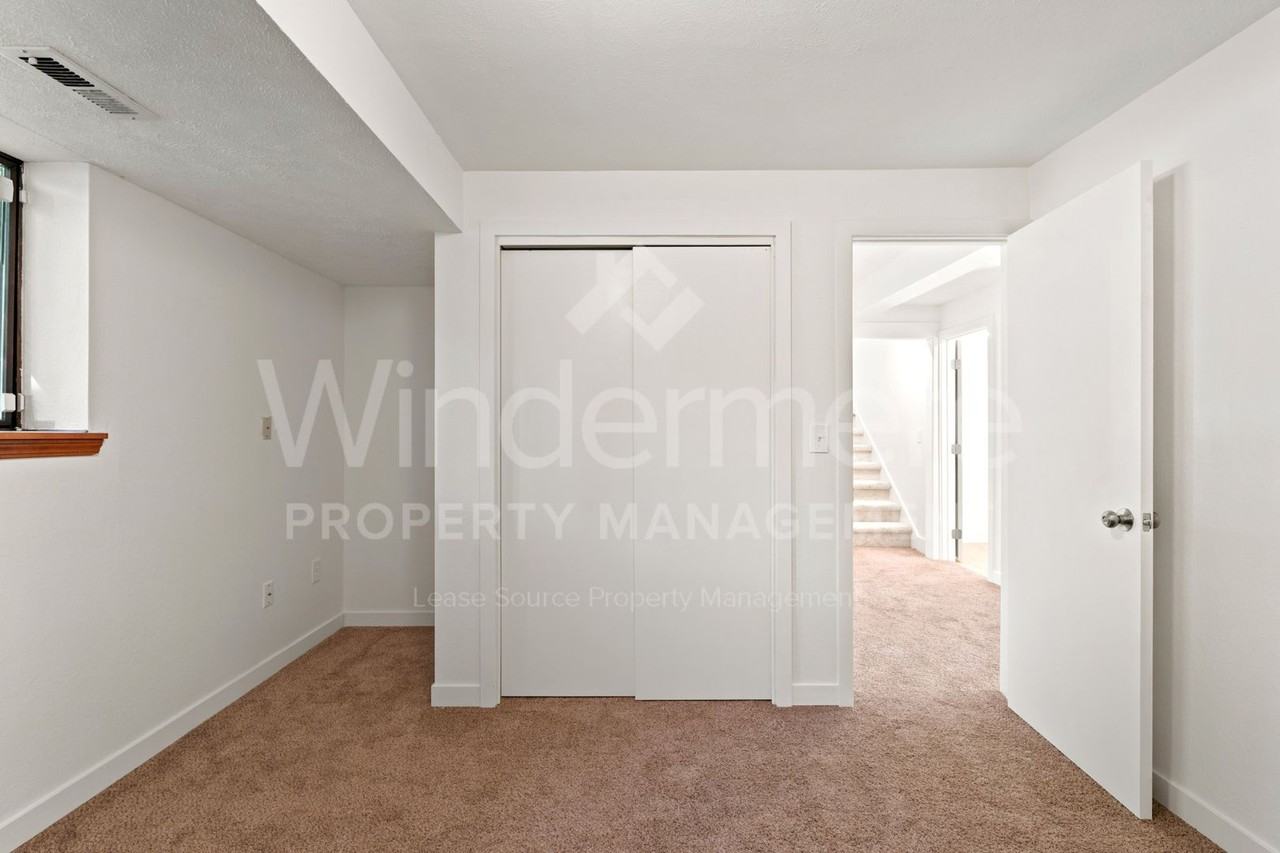 1335 S Ben Burr Blvd - Photo 6 of 44