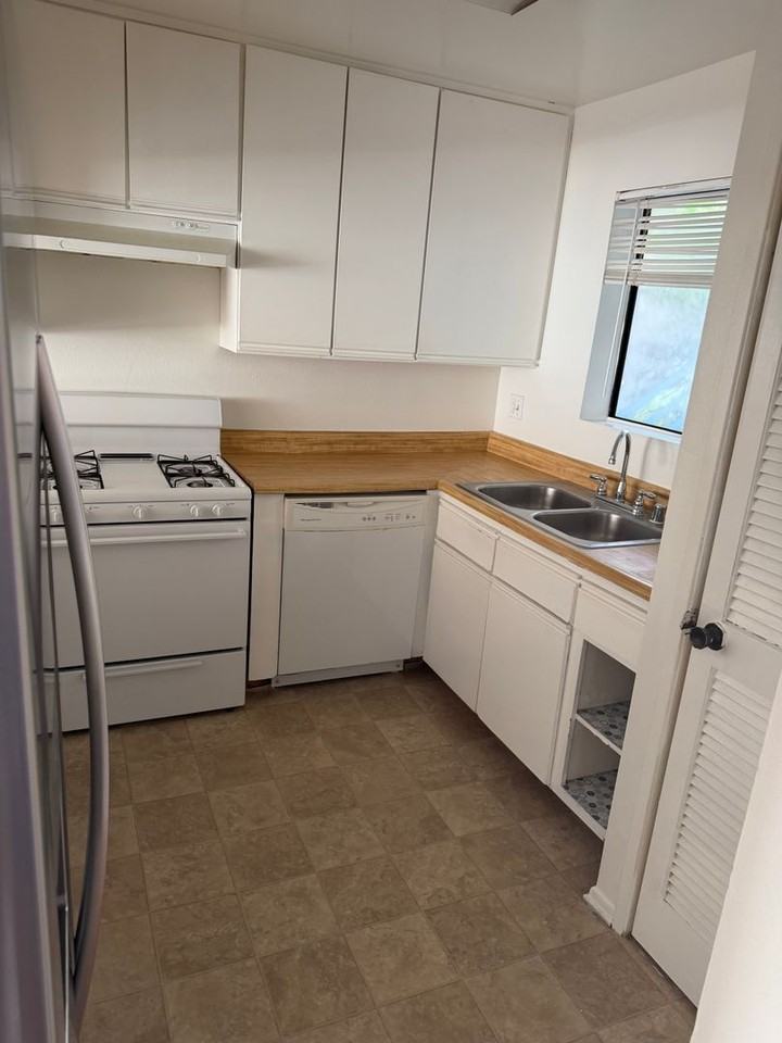 550 Stocker - Photo 6 of 19