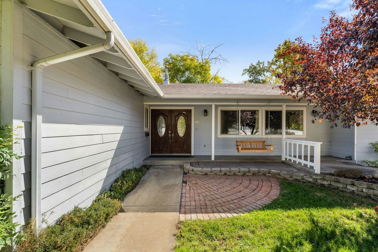 400 Burgess Street - Photo 5 of 46