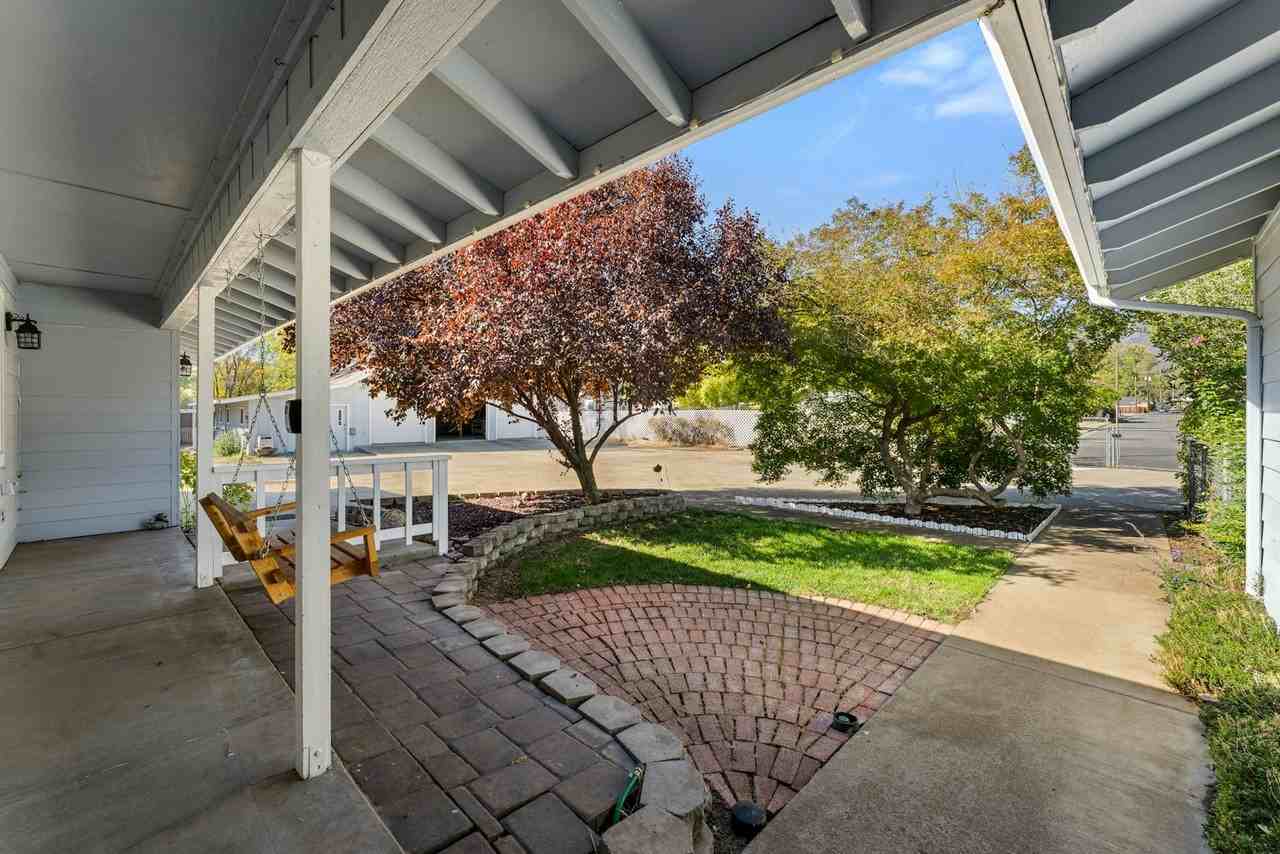 400 Burgess Street - Photo 7 of 46