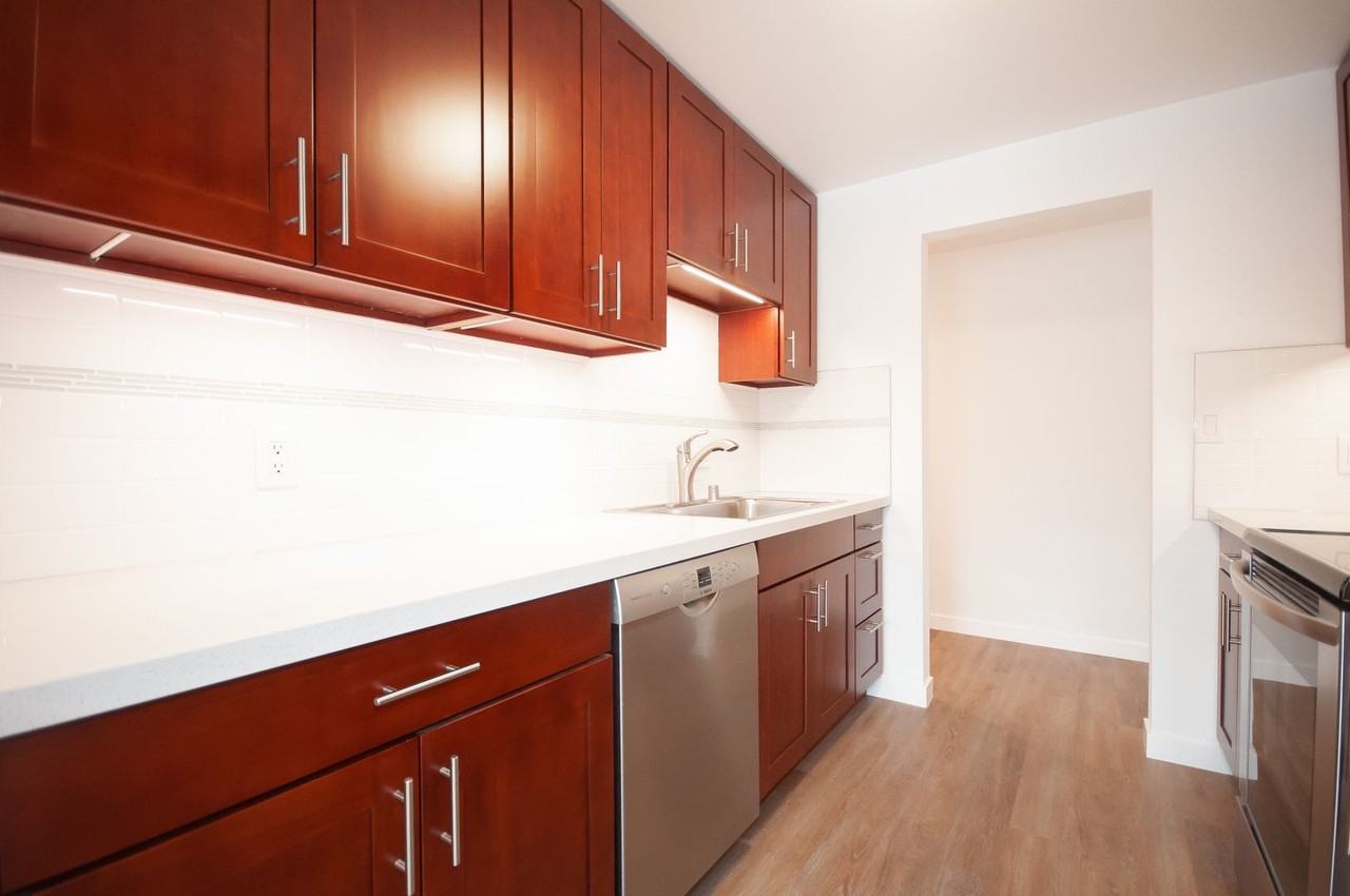 411 Harvard Ave East - Photo 6 of 27