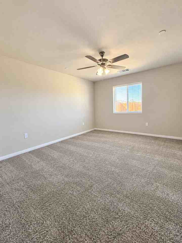 618 Poinsettia St - Photo 5 of 14